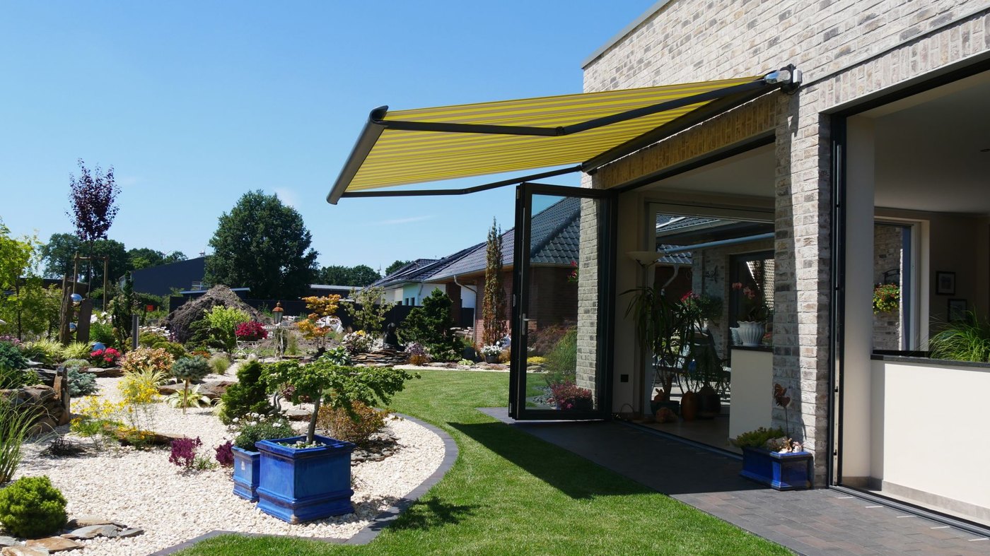 Markilux 990 med stribet dug og antracitfarvet ramme