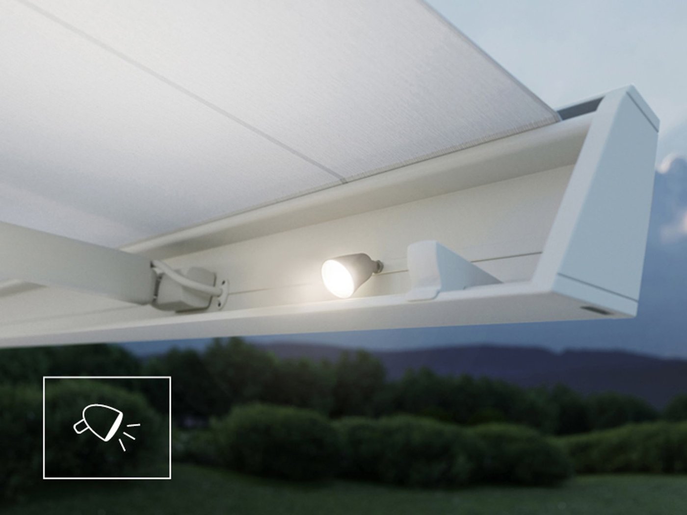 Detalje af Markilux MX-4 i hvid med LED-spot i frontprofilen