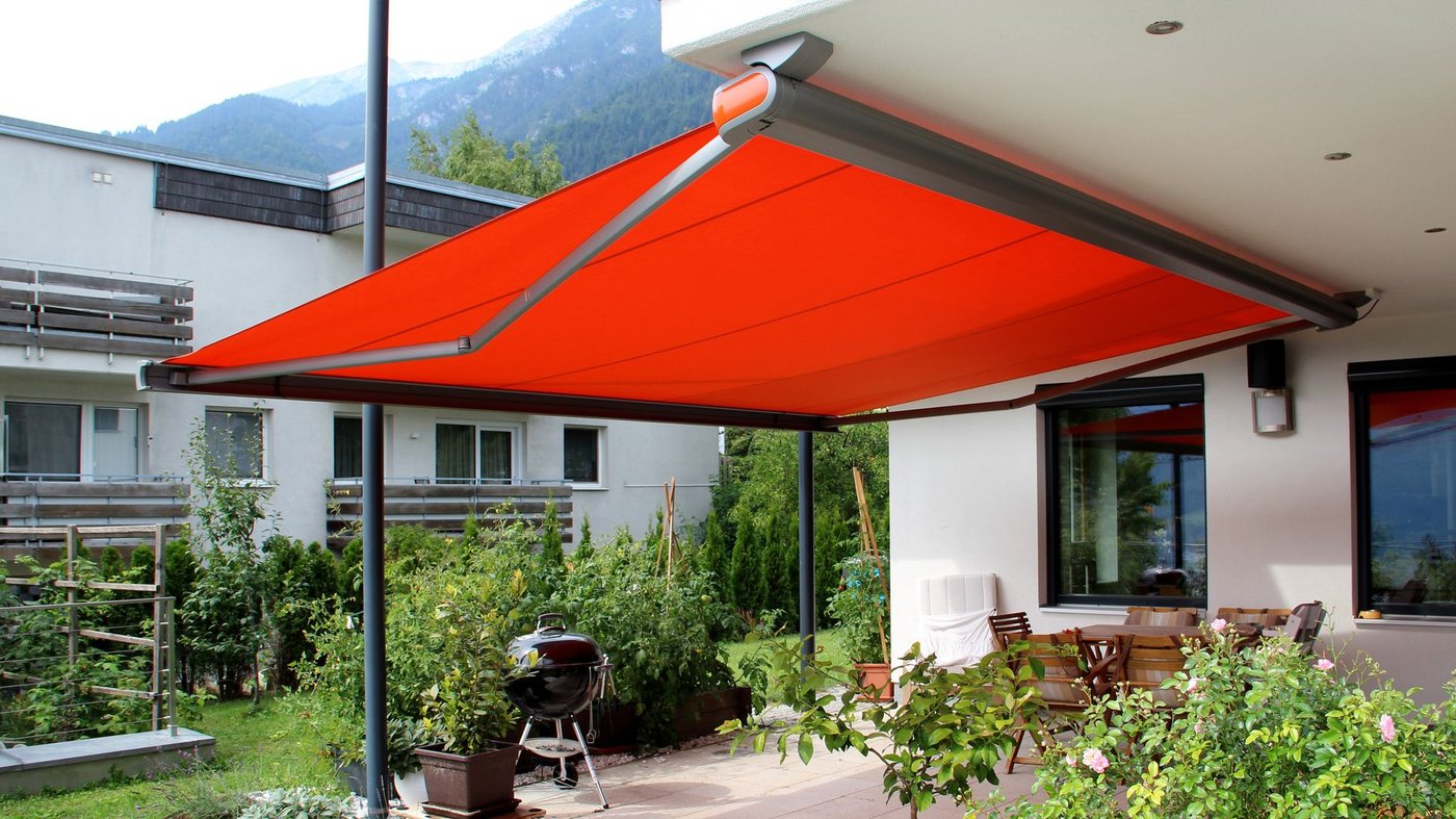 Markilux MX-3 kassettemarkise med rødt stof monteret i loftet over en terrasse