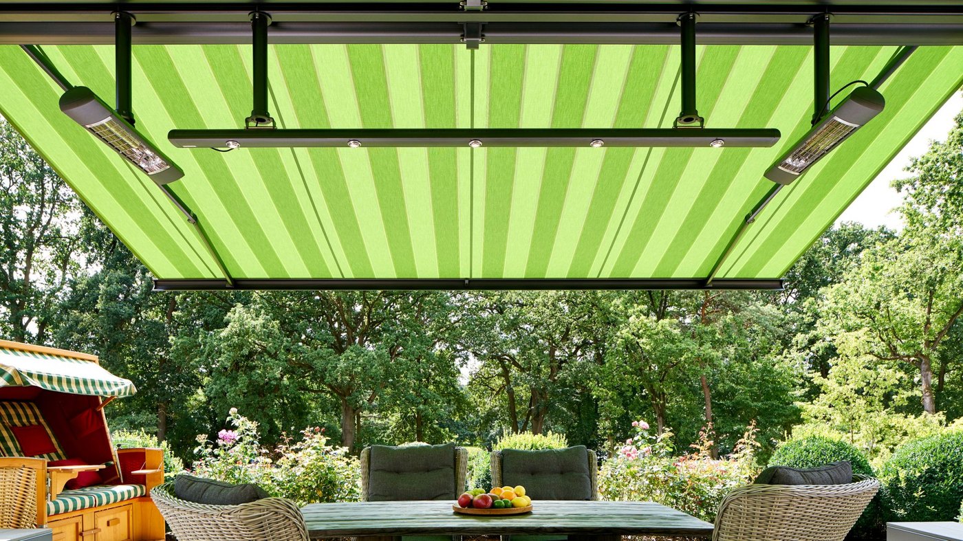 Nærbillede af Markilux 5010 med varmestrålere og markilux LED spotline