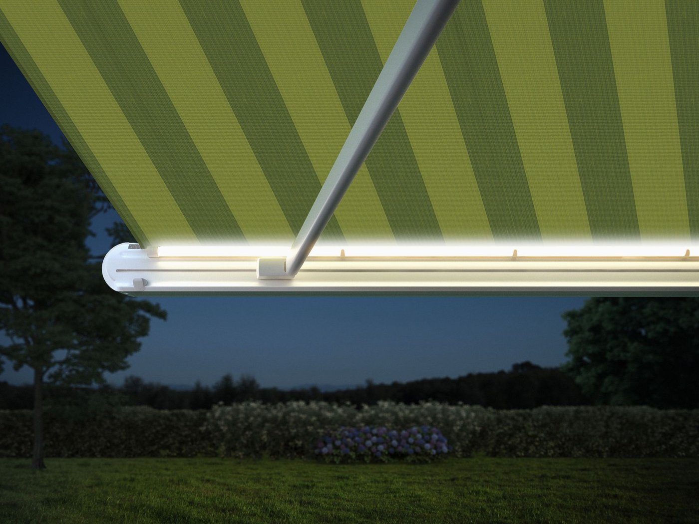 Markilux MX-1 Compact med grønt stof og LED-spots i frontprofilen
